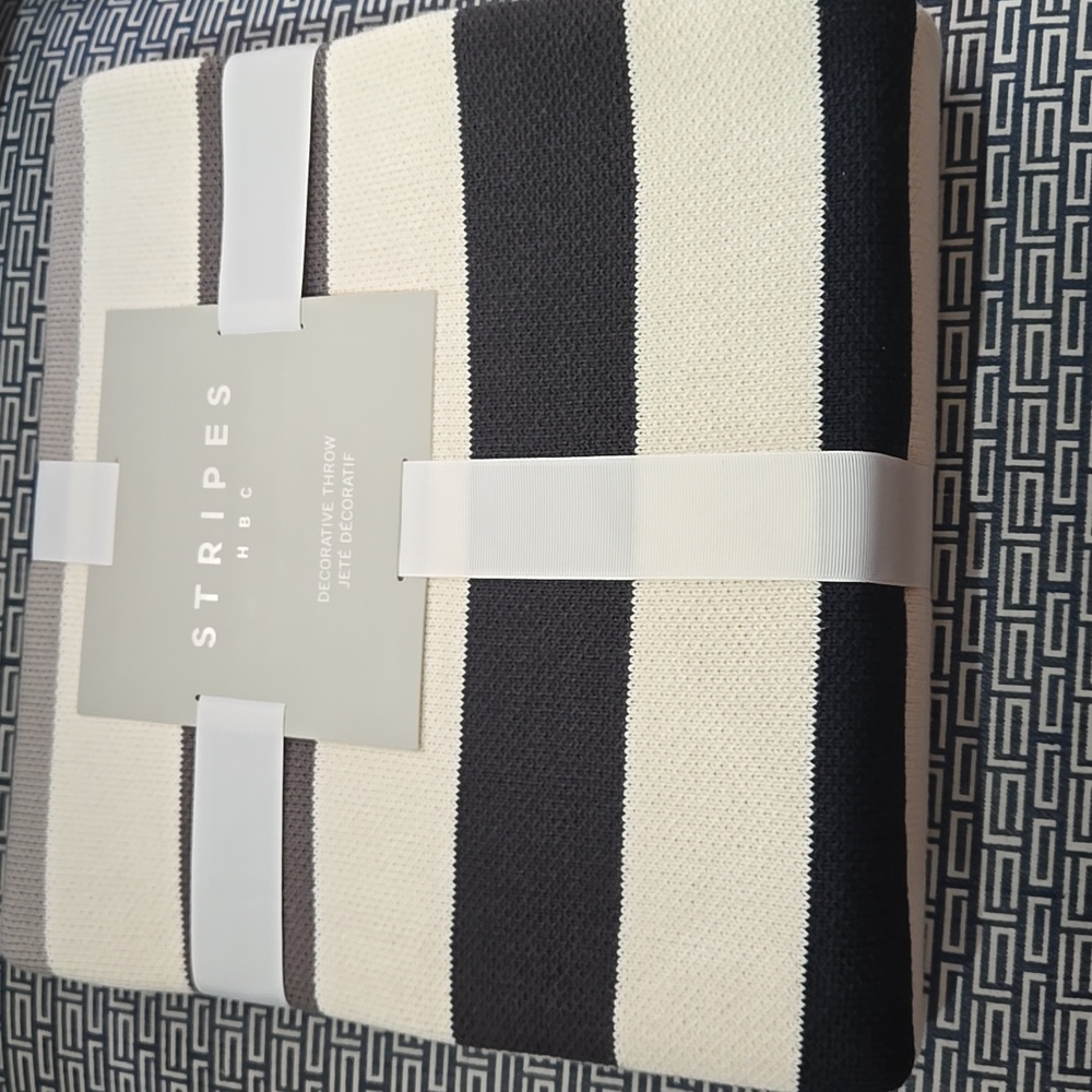 BNWT NEW HBC Stripes 100% Cotton Knit Throw Blanket In Black, White And Gray
